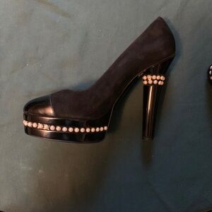 CHANEL heels